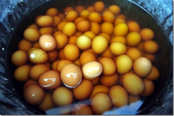 For hundreds of years, the people of Dongyang have enjoyed their favorite springtime snack, tong zi dan...which roughly translates to "boy egg."