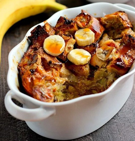 What goes with <a href="http://www.pumpkinnspice.com/2015/06/02/banana-caramel-french-toast-bake/" target="_blank">bananas and caramel</a>? Baileys. You're welcome, world.