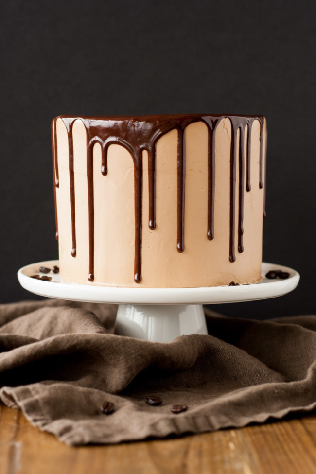 This <a href="http://livforcake.com/2015/08/mocha-chocolate-cake.html" target="_blank">mocha chocolate cake</a> belongs in an art museum. But mostly in my tummy.