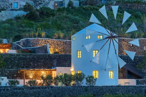 <a href="https://www.airbnb.com/rooms/13131" target="_blank">The Green Windmill</a>, Thira, Greece