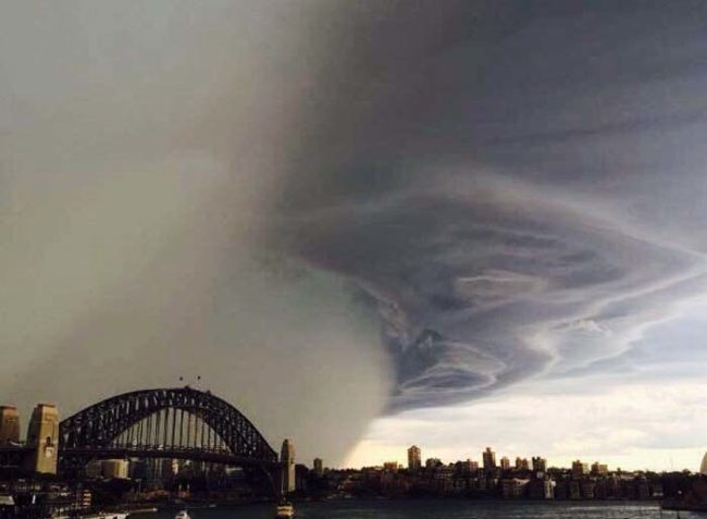 This weather over Sydney looks like a sign of end times.