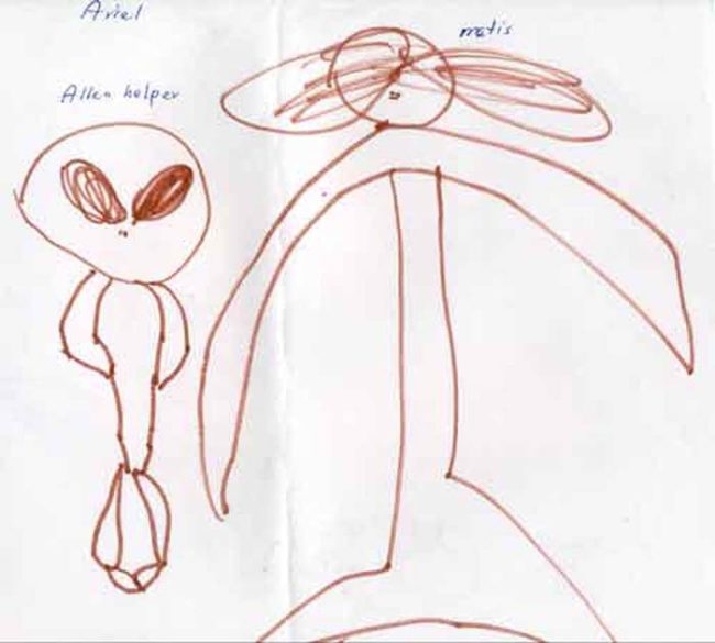 This is a mantis alien (on the right) along with its assistant.