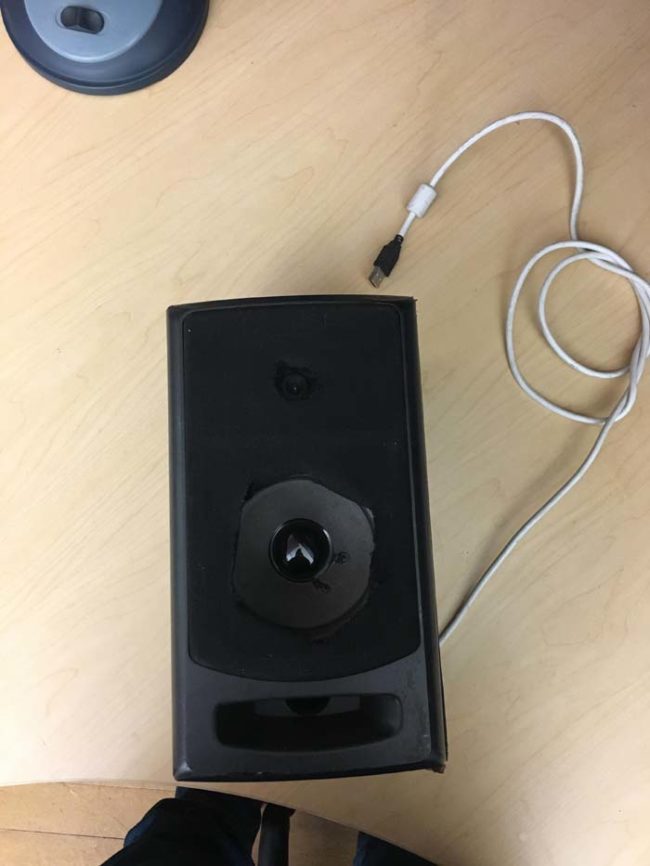 This ordinary-looking speaker was found by Redditor <a href="https://www.reddit.com/user/mikezilllaaa" class="author may-blank id-t2_c3dp3" target="_blank">mikezilllaaa</a> outside of his office. Looks normal, right? But pay attention to that USB cord.