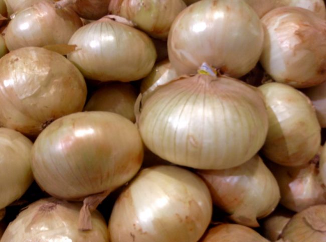 Onions are known as air purifiers, and when applied to the skin, they kill bacteria and help purify your blood.