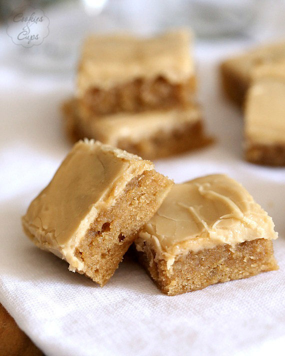 This fruity take on the <a href="http://cookiesandcups.com/banana-blondies/" target="_blank">traditional blondie</a> might make you a forever convert.