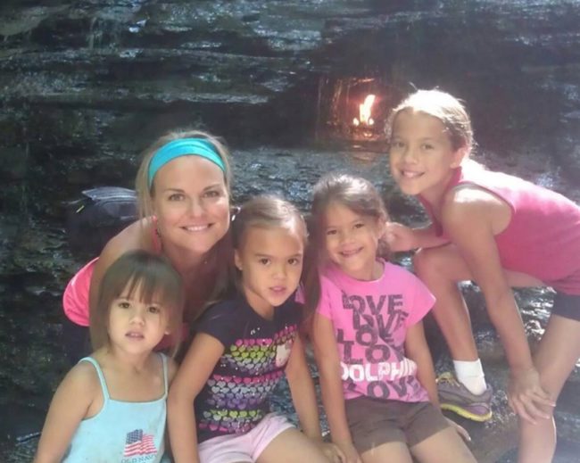 Elizabeth Diamond died of brain cancer, leaving behind her young daughters.