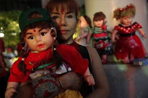 Adults and children alike have taken to a new fad in Thailand: Luk Thep dolls. Also known as "Child Angels," these dolls are said to be possessed by the spirits of children.